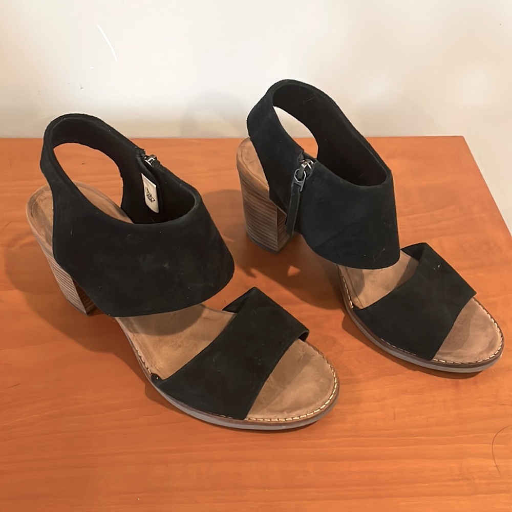 Toms Majorca Sandals - Black Suede - size 9 women’s